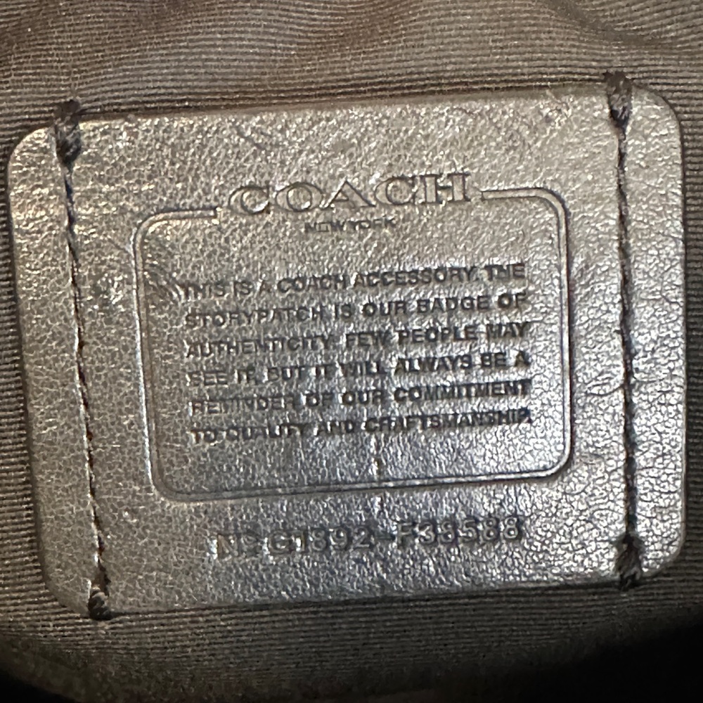 Coach clutch with gun metal hardware - Picture 8 of 10